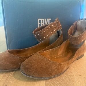 Frye Carson Ankle zip Ballet 6.5
